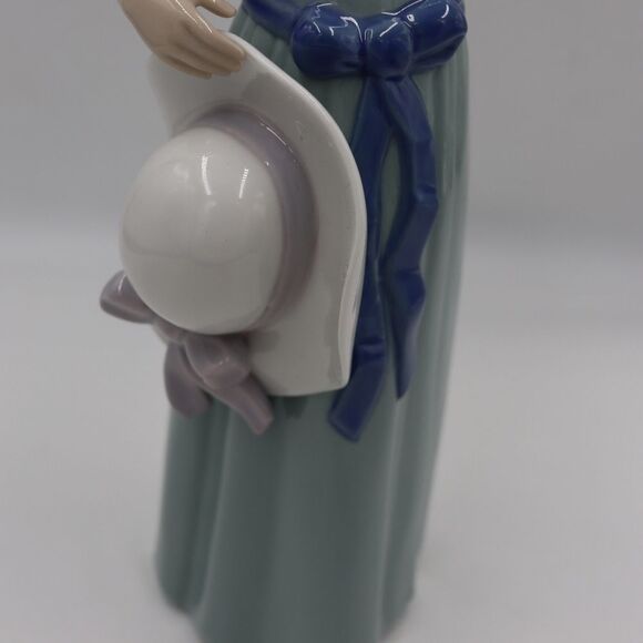 Lladro 5010 Prissy Girl in Blue Dress with Hat Figurine Statuette - Picture 13 of 16